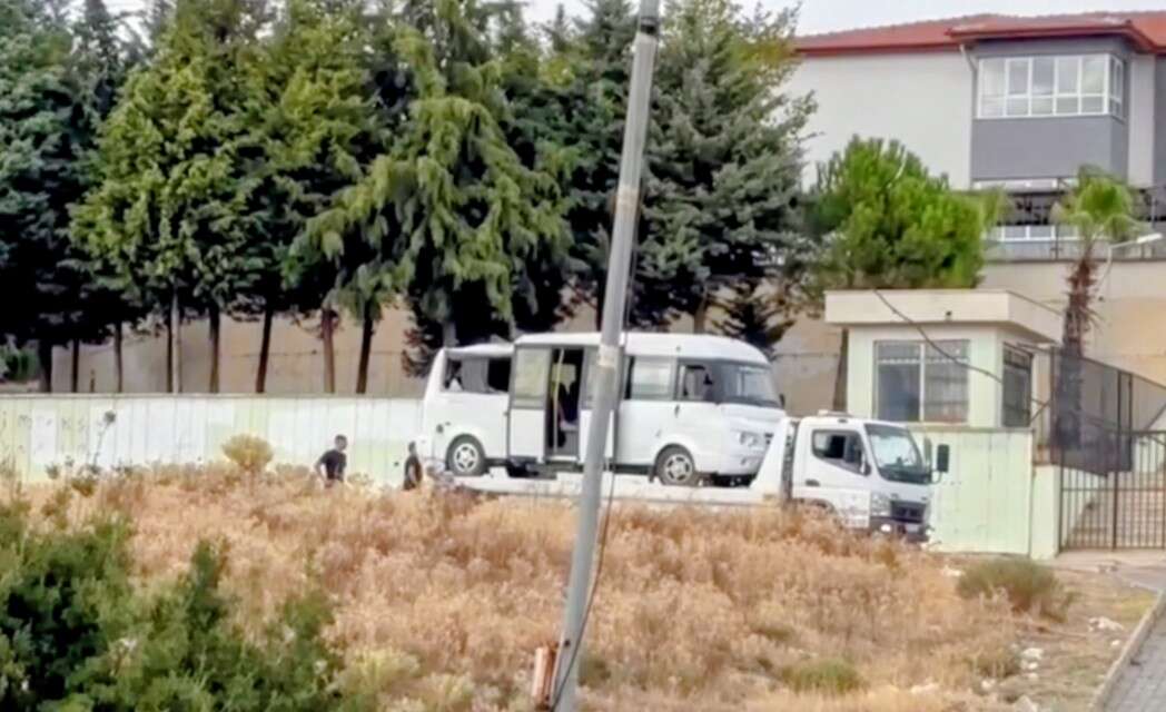Muğla’da Okul Servisi Garaja Çarparak Durdu